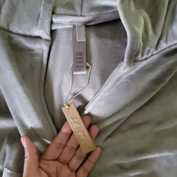 Skims velour hoodie NWT - Picture 2 of 6